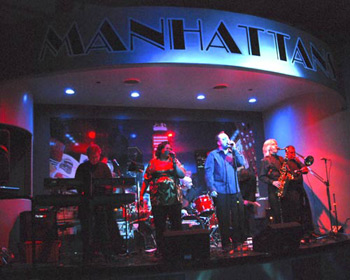 Manhattans Lounge Stage